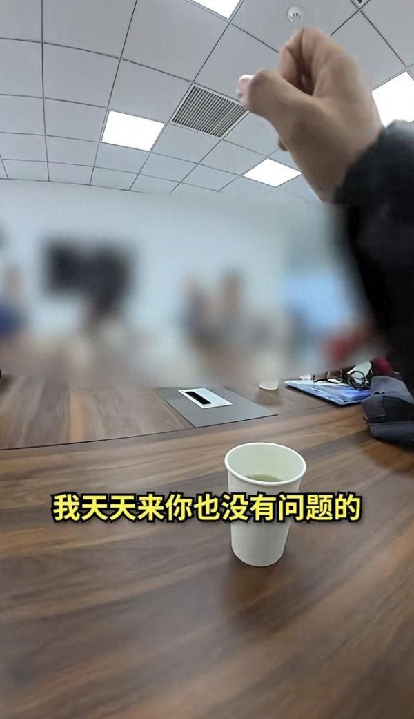 比亚迪车主一年蹭饭260次还打包后续：帮忙维权的博主遭到网暴