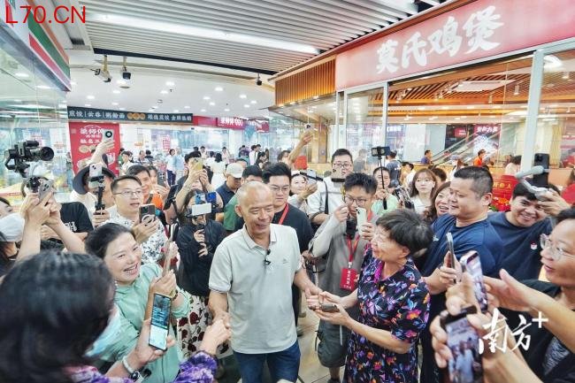 莫氏鸡煲分店开业：下午两点仍满客 顺德首店火爆迎客