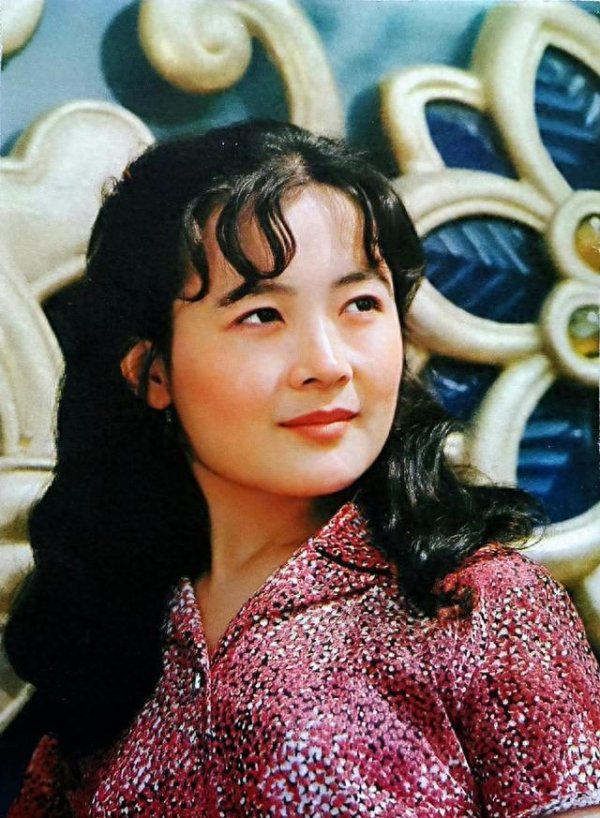 25岁成名, 40岁结婚, 42岁生儿子, 47岁成双料影后, 64岁幸福美满